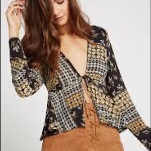 NWT BCBGeneration daisy print floral top